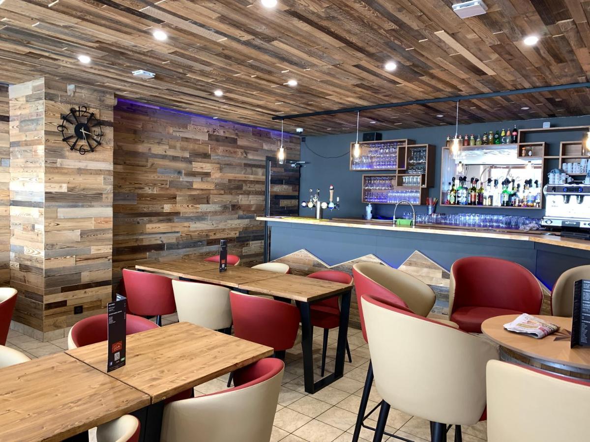 Hotel Restaurant Le Centre Lélex 外观 照片