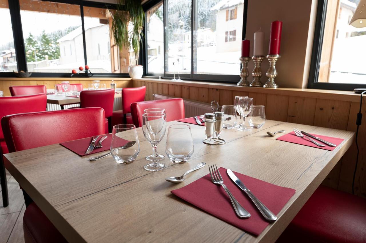 Hotel Restaurant Le Centre Lélex 外观 照片